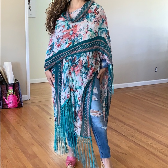 Gorgeous wrap around shawl - Picture 2 of 2